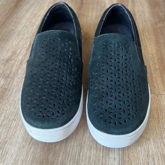 Vionic Kani Slip On Sneakers 6 - Picture 4 of 12